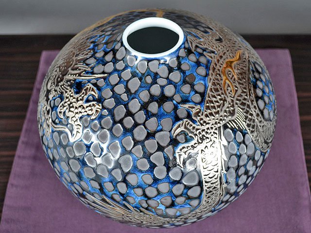Arita Ware Round Decorative Vase - Dragon, Tenmoku with Gold & Platinum