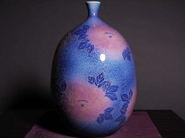 Arita Ware Decorative Vase - Peacock and Peony, Somenishiki with Gold