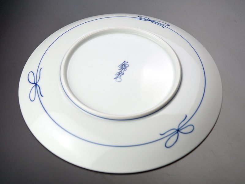 Arita Ware Decorative Plate - Shochikubai and Crane, Somenishiki