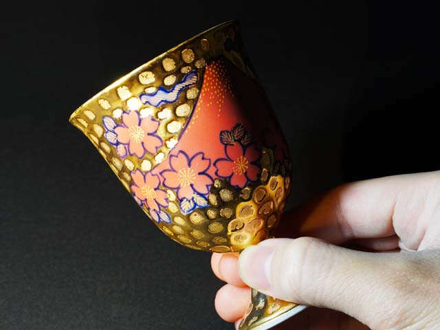 Arita Ware Wine Glass - Mount Fuji, Gold & Platinum Somenishiki