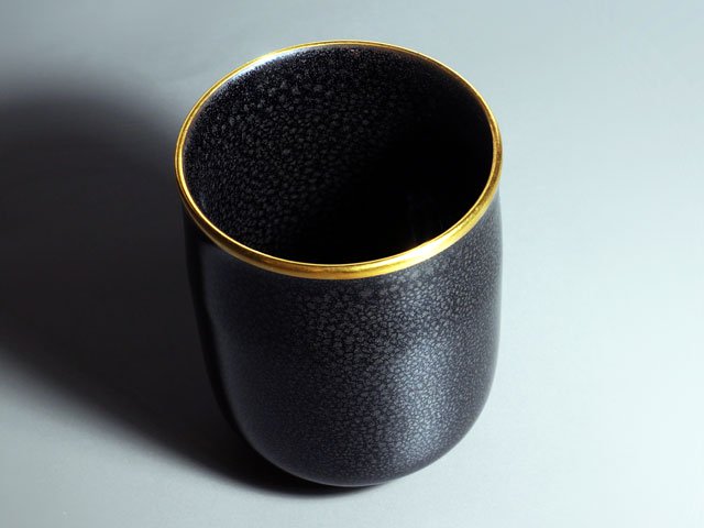 Shinemon Kiln Yunomi Japanese Teacup - Silver Yuteki Tenmoku, Gold Decoration