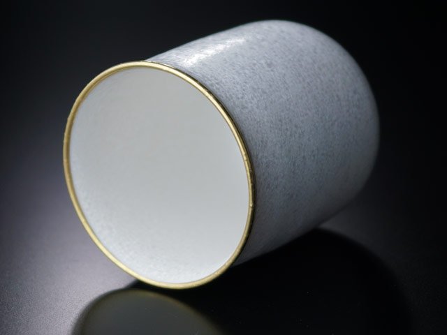 Shinemon Kiln Yunomi Japanese Teacup - Shiro Tenmoku, Gold Decoration