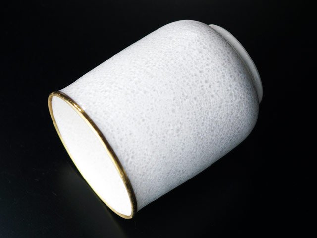 Shinemon Kiln Yunomi Japanese Teacup - Shiro Tenmoku, Gold Decoration