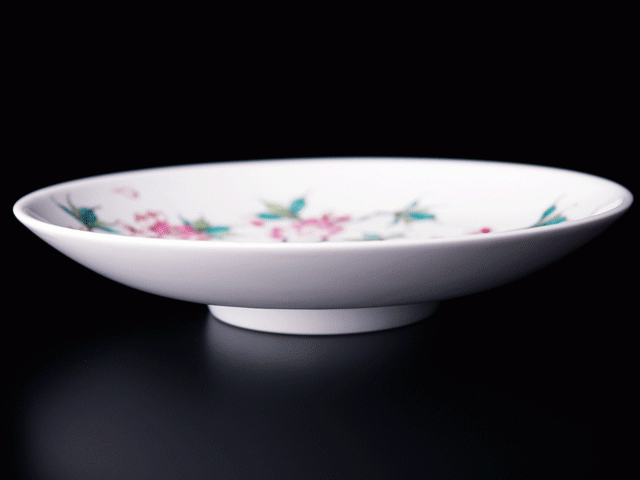 Four Jin, assiette décorative – cerisiers Gokusai d’une extrême finesse, porcelaine d’Arita