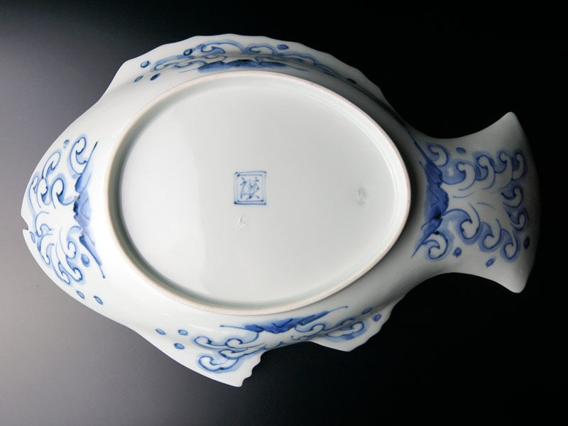 Grande assiette décorative – style kinrande, shochikubai et daurade, porcelaine d’Arita