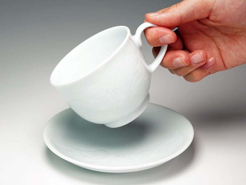 Tasse à café en porcelaine blanche sculpture pivoine