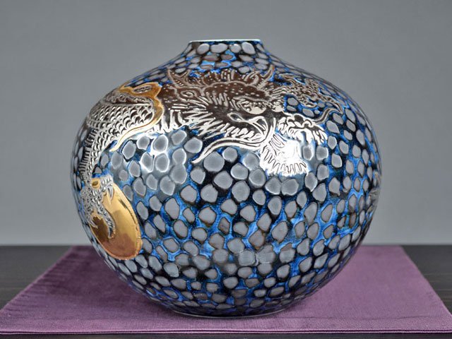 Arita Ware Round Decorative Vase - Dragon, Tenmoku with Gold & Platinum