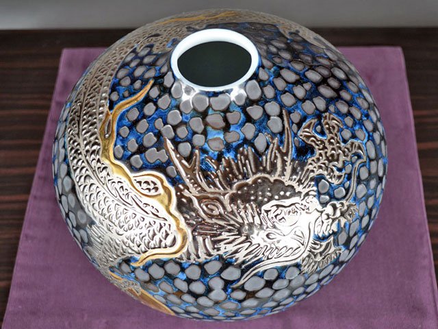 Arita Ware Round Decorative Vase - Dragon, Tenmoku with Gold & Platinum