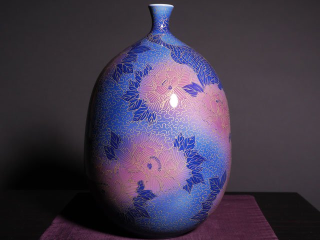 Arita Ware Decorative Vase - Peacock and Peony, Somenishiki with Gold