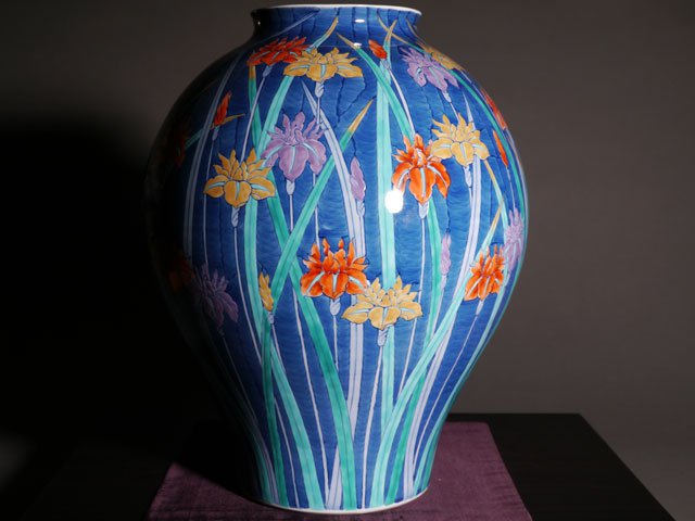 Arita Ware Decorative Vase - Iris, Somenishiki