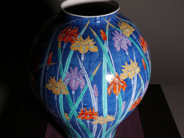 Arita Ware Decorative Vase - Iris, Somenishiki