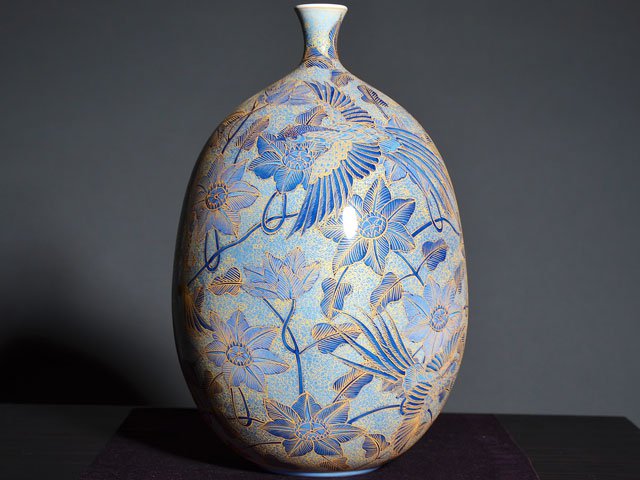 Arita Ware Decorative Vase - Clematis and Phoenix, Yuri-Kinsai Underglaze Gold