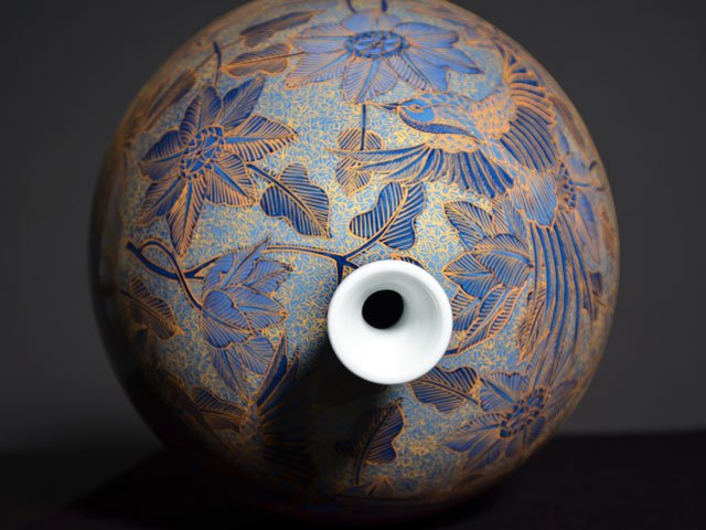 Arita Ware Decorative Vase - Clematis and Phoenix, Yuri-Kinsai Underglaze Gold