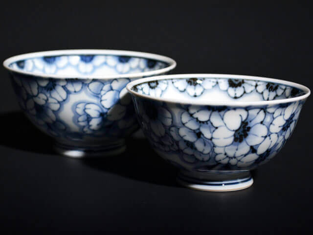 Four Sojiro, paire de bols à riz – cerisiers sometsuke, porcelaine d’Arita