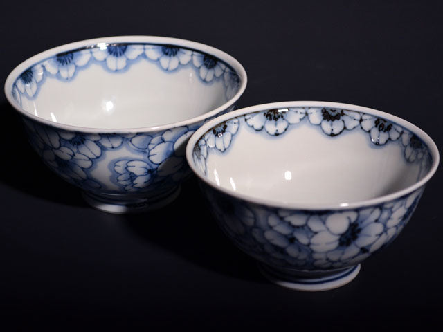 Four Sojiro, paire de bols à riz – cerisiers sometsuke, porcelaine d’Arita