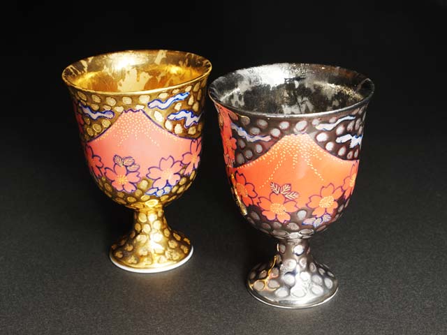 Arita Ware Wine Glass - Mount Fuji, Gold & Platinum Somenishiki