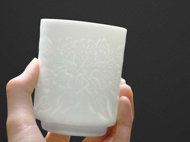 Ensemble Mutsuzoroi – porcelaine blanche, sculptée à la main par Mikihiko Yamaguchi
