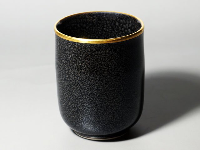 Shinemon Kiln Yunomi Japanese Teacup - Silver Yuteki Tenmoku, Gold Decoration