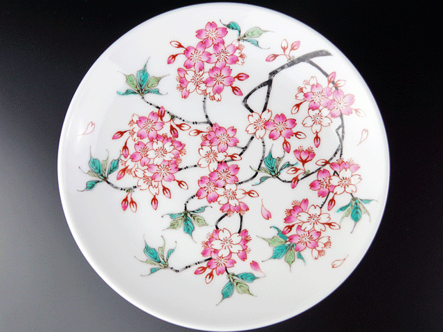Four Jin, assiette décorative – cerisiers Gokusai d’une extrême finesse, porcelaine d’Arita