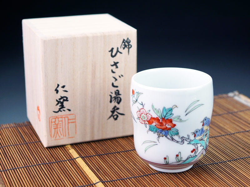 Tasse à thé japonaise (yunomi) – motif Iroe d’oiseaux et de fleurs, four Jin, porcelaine d’Arita