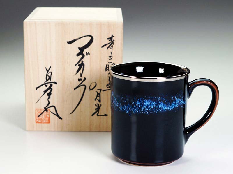 Four Shinemon, mug « Aoki-Myojo » Gekkou – décor au platine, porcelaine d’Arita