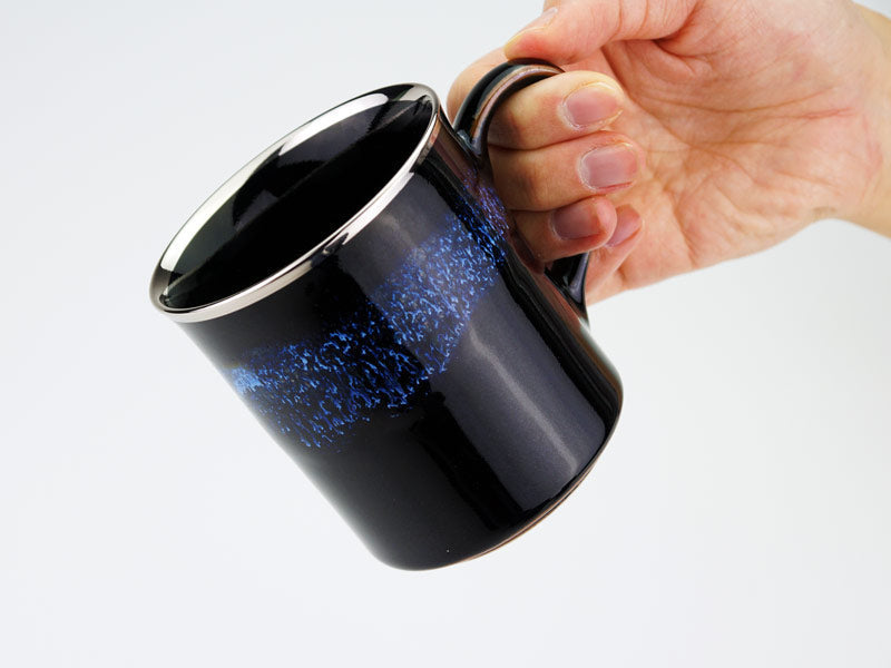 Four Shinemon, mug « Aoki-Myojo » Gekkou – décor au platine, porcelaine d’Arita