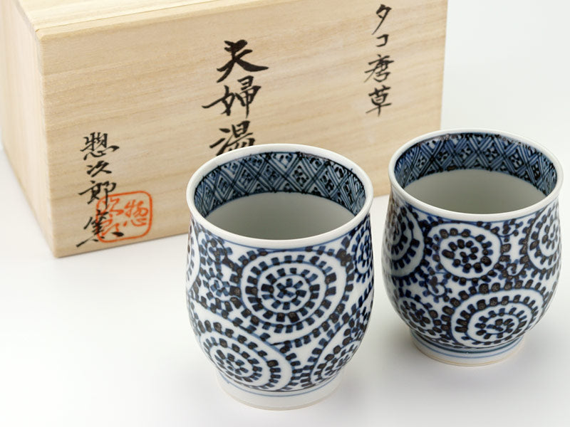 宗次郎窑汤吞对装 - 青花蛸唐草与格子纹