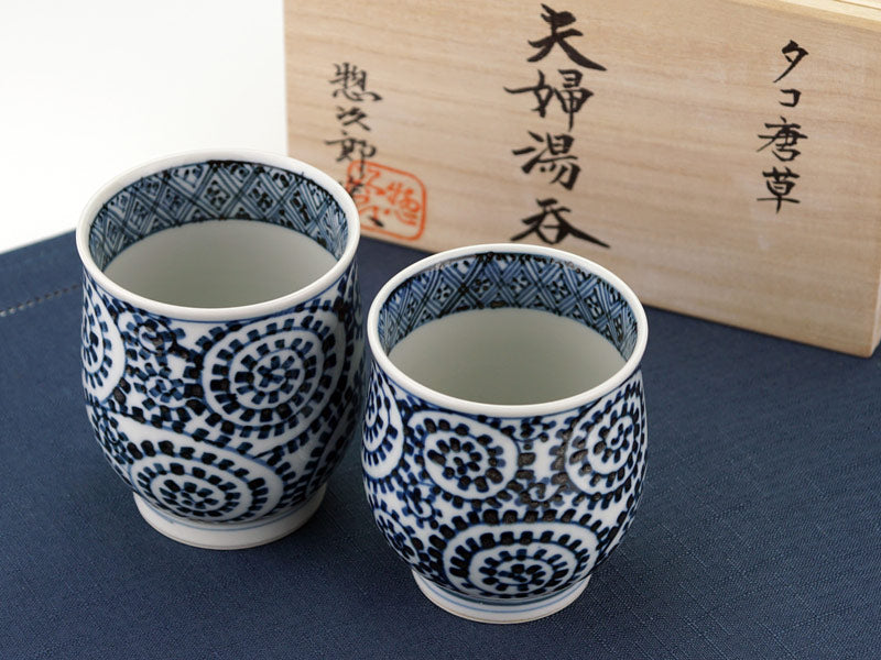 宗次郎窑汤吞对装 - 青花蛸唐草与格子纹