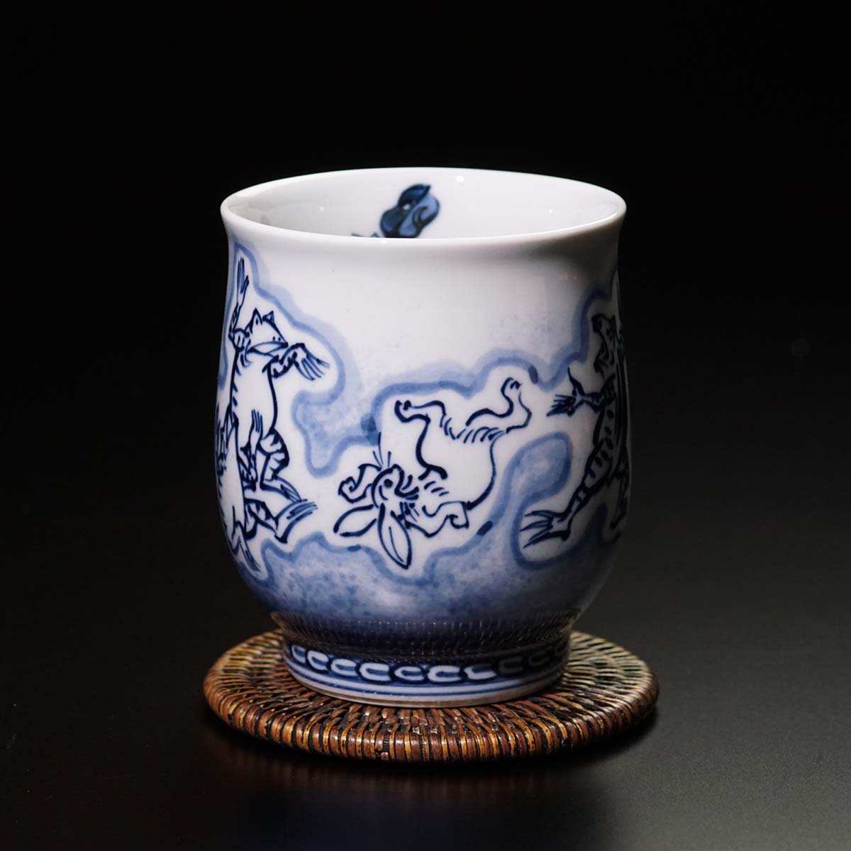 Tasse à thé japonaise (yunomi) – sometsuke Choju-Giga, four Sojiro, porcelaine d’Arita
