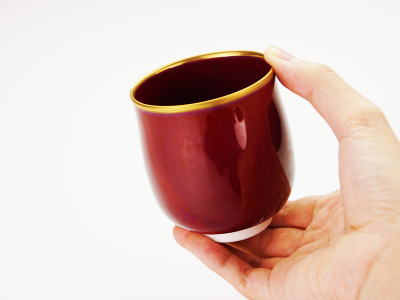 Tasse à thé japonaise (yunomi) Yohen-Shinsha « Hananohikari » – four Shinemon, porcelaine d’Arita